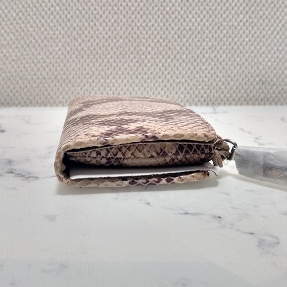 HOBO Dart Card and Coin Leather Wallet - Picture 10 of 16